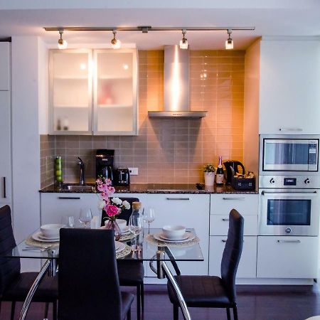 Royal Stays Condominiums - Upscale Downtown Suites Toronto Buitenkant foto