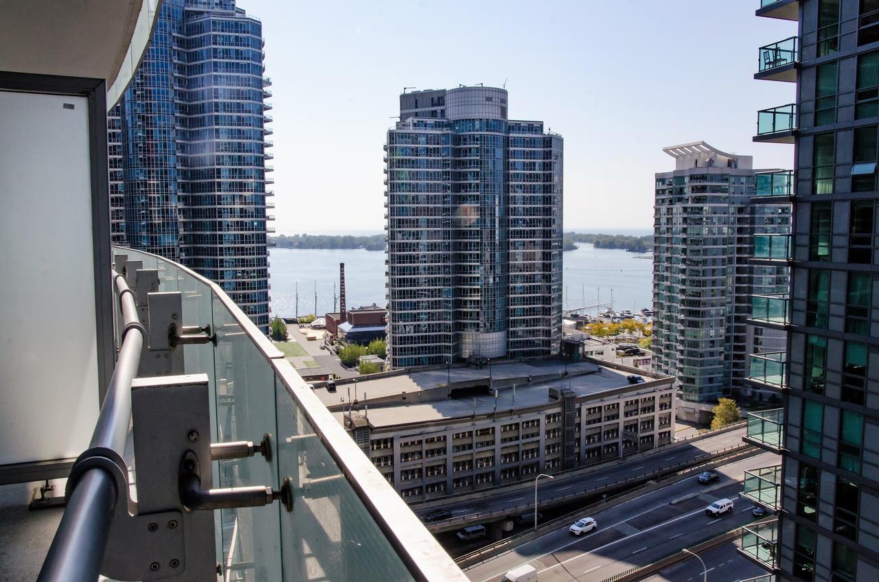 Royal Stays Condominiums - Upscale Downtown Suites Toronto Buitenkant foto
