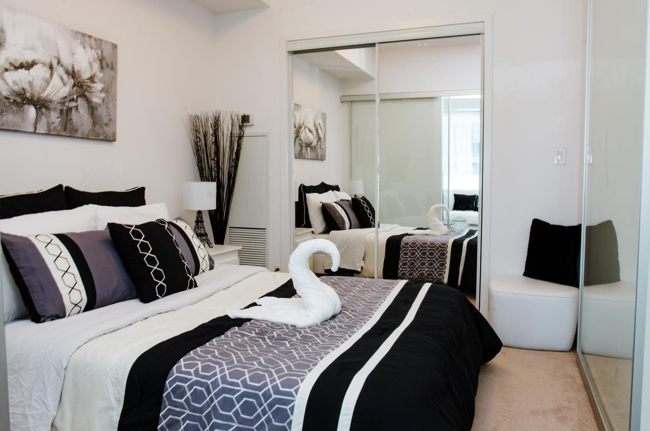 Royal Stays Condominiums - Upscale Downtown Suites Toronto Buitenkant foto