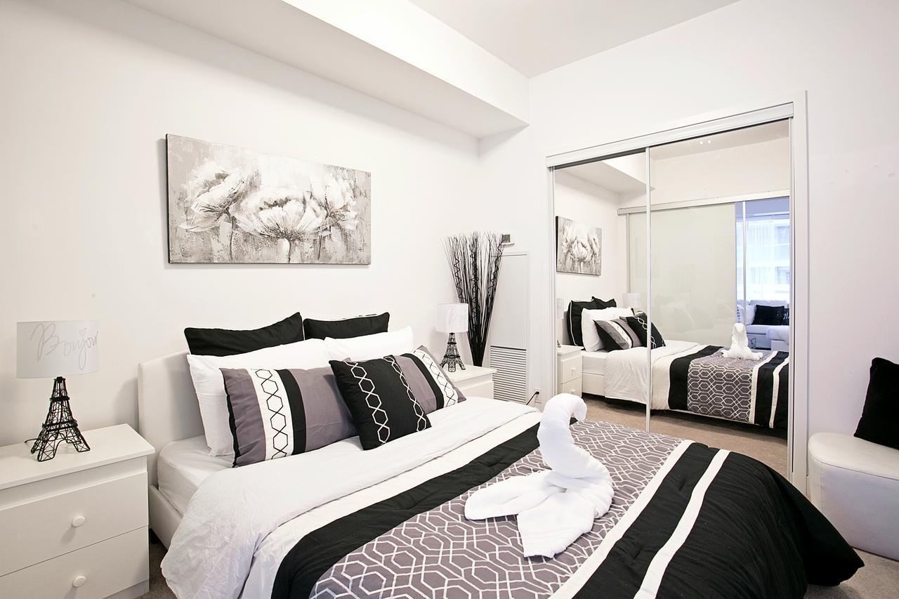 Royal Stays Condominiums - Upscale Downtown Suites Toronto Buitenkant foto