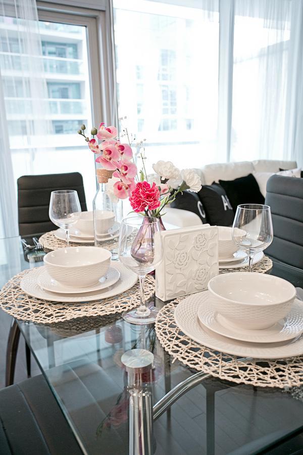 Royal Stays Condominiums - Upscale Downtown Suites Toronto Buitenkant foto